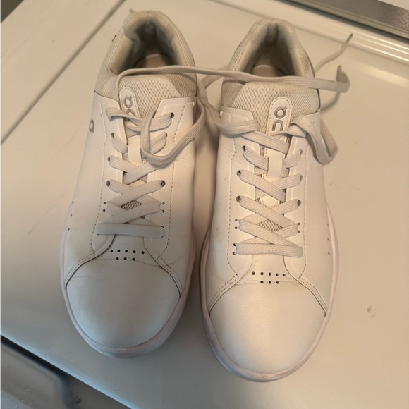 White On Cloud “The Roger” - Picture 3 of 7